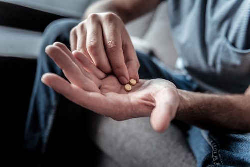 Commonly-Used-Prescription-Drugs-and-Signs-Youre-Addicted-to-Them - pills in man's hand